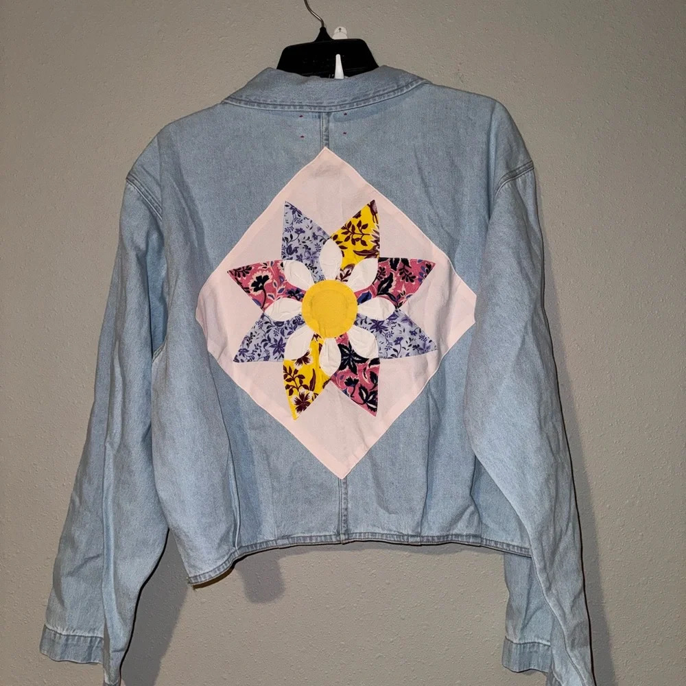 New Xirena Daisy Patch Haven Shacket in Blue Dove Large - Picture 2 of 5